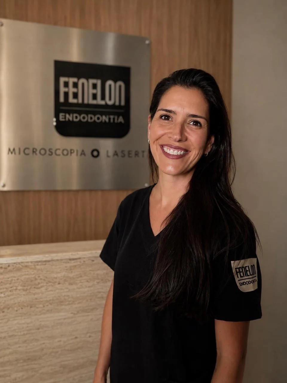 Dra. Laís Fenelon, Mestre e Especialista em Endodontia na Fenelon Endodontia